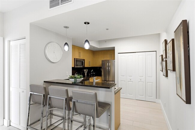 Building Photo - 511 SE 5 Ave