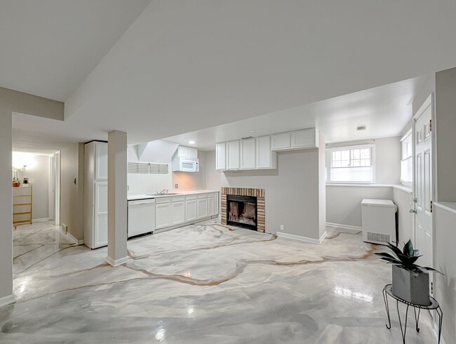 Building Photo - 8616 Hickory Ave