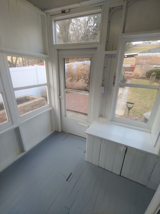 Building Photo - Semi-Attached Home Located Across from Red Lion High School