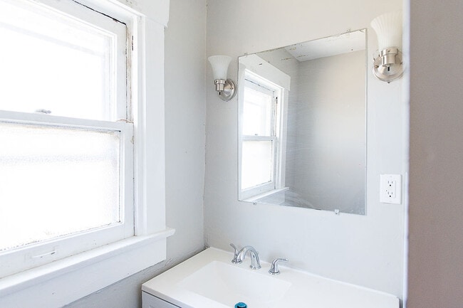 Building Photo - 2141 Philadelphia Dr