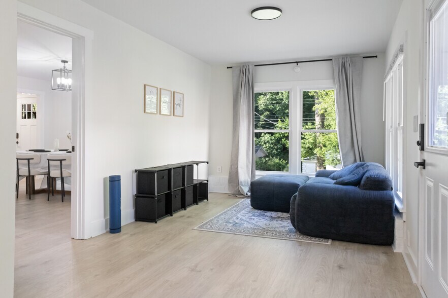 Building Photo - 523 Princeton St