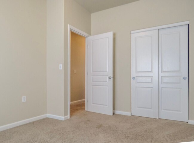 Building Photo - 2 Bedroom Townhome Coming soon !!