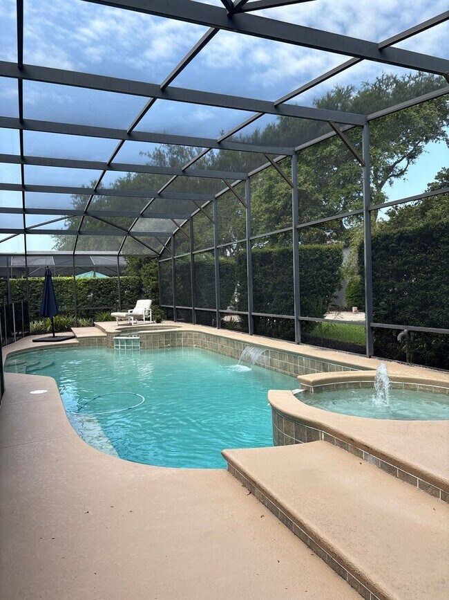 Building Photo - Stunning 6-Bedroom Pool Home in Desirable ...