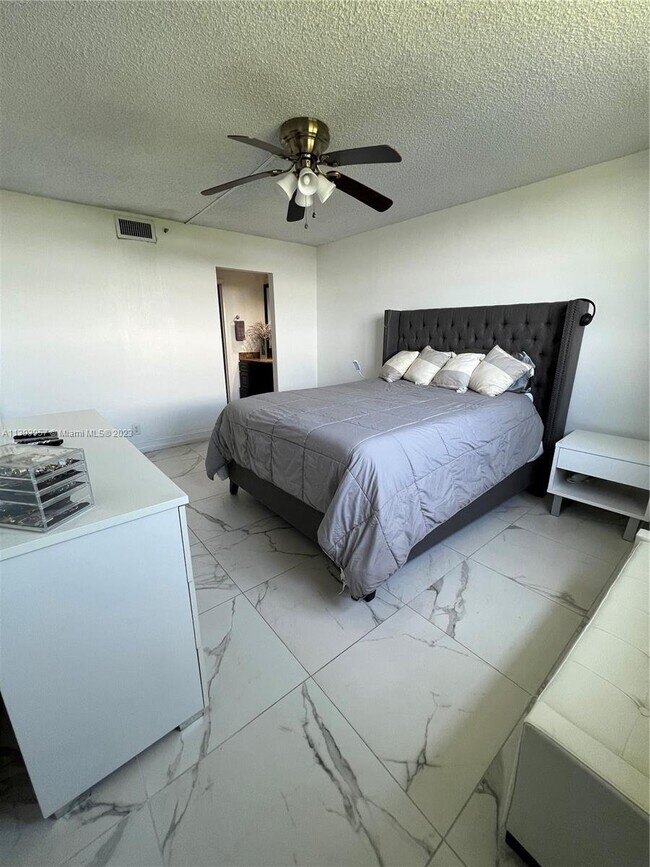 Building Photo - 1266 S Military Trail