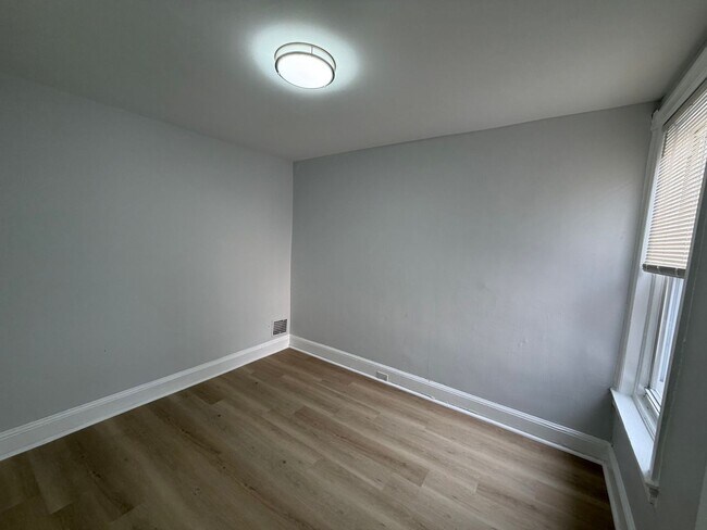 Building Photo - Charming 2BR/1Bath House! Section 8 ONLY!