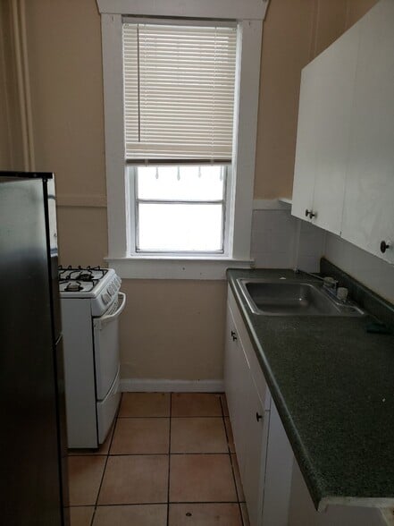 Kitchen - 2110 W Flagler St