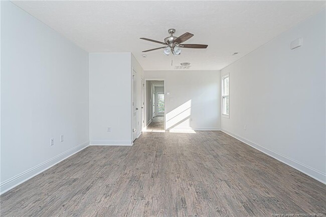 Building Photo - 907 Rochester Dr