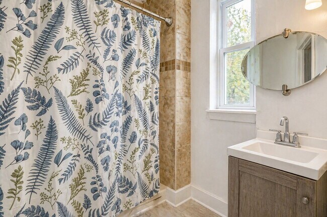 Building Photo - 2954 Central Pkwy