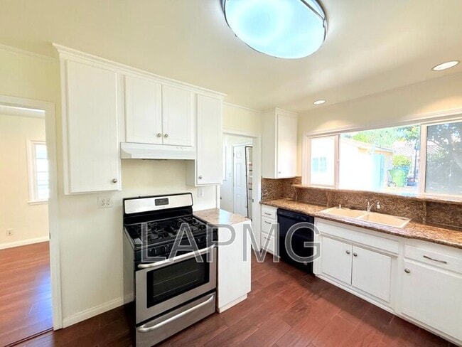 Building Photo - 17535-17537 Baltar Street