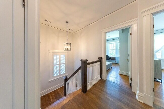 Building Photo - Gorgeous U-City Pershing Ave 4 bedroom/3 bath GEM - Fully Furnished with CLASS AND ELEGANCE - Mus...