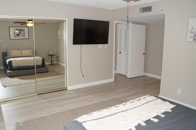 Building Photo - 1732 E Hermosa Dr