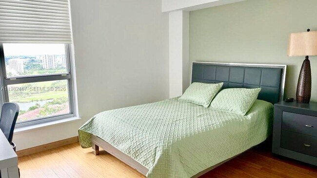 Building Photo - 3500 Mystic Pointe Dr