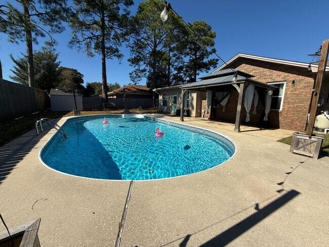Building Photo - Pensacola - South Gulf Manor - 3 bedroom, 2 bathroom w/ pool