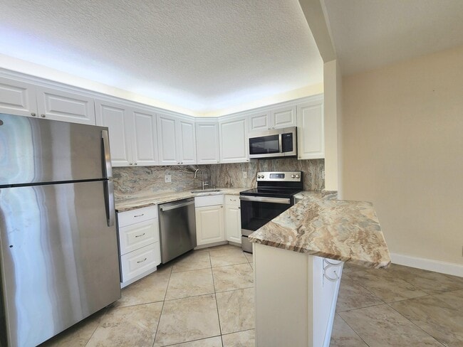 Building Photo - 310 Knotty Pine Cir