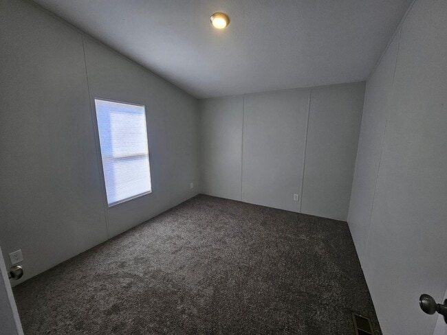 Building Photo - 725 S 97th St