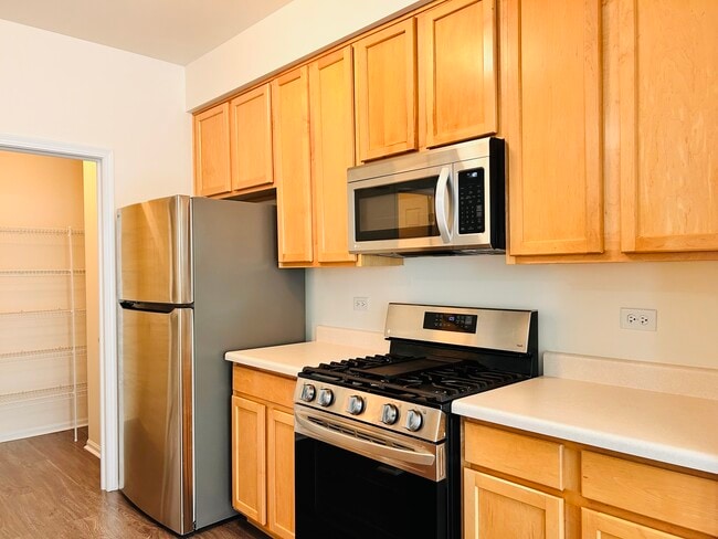 Building Photo - 24121 Walnut Cir