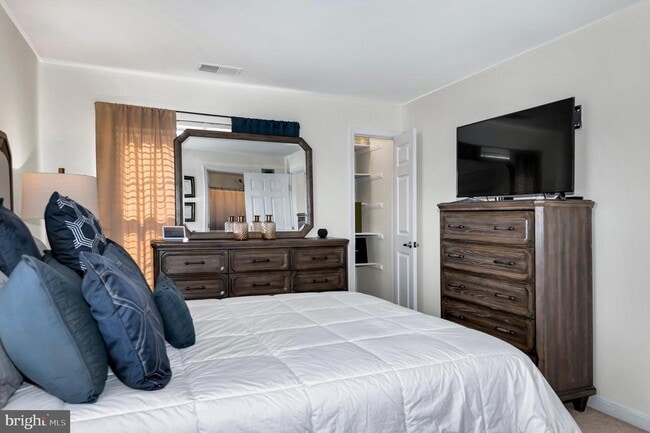 Building Photo - 1066 Gardenview Loop