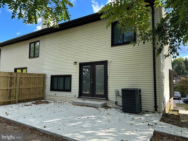 Building Photo - 5405 Delray Dr