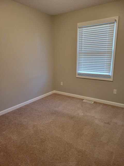 Building Photo - 1915 N Blackfoot Dr