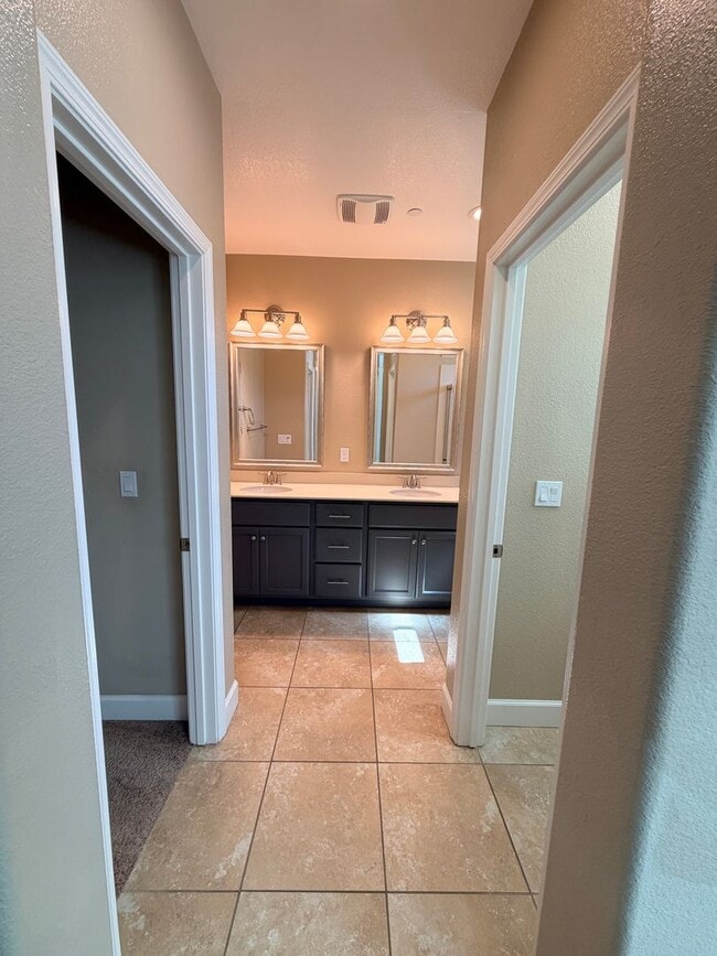 Building Photo - 1587 Manzanita Way