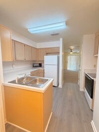 Building Photo - 2BR/2BATH Great School Zones! Available Now!