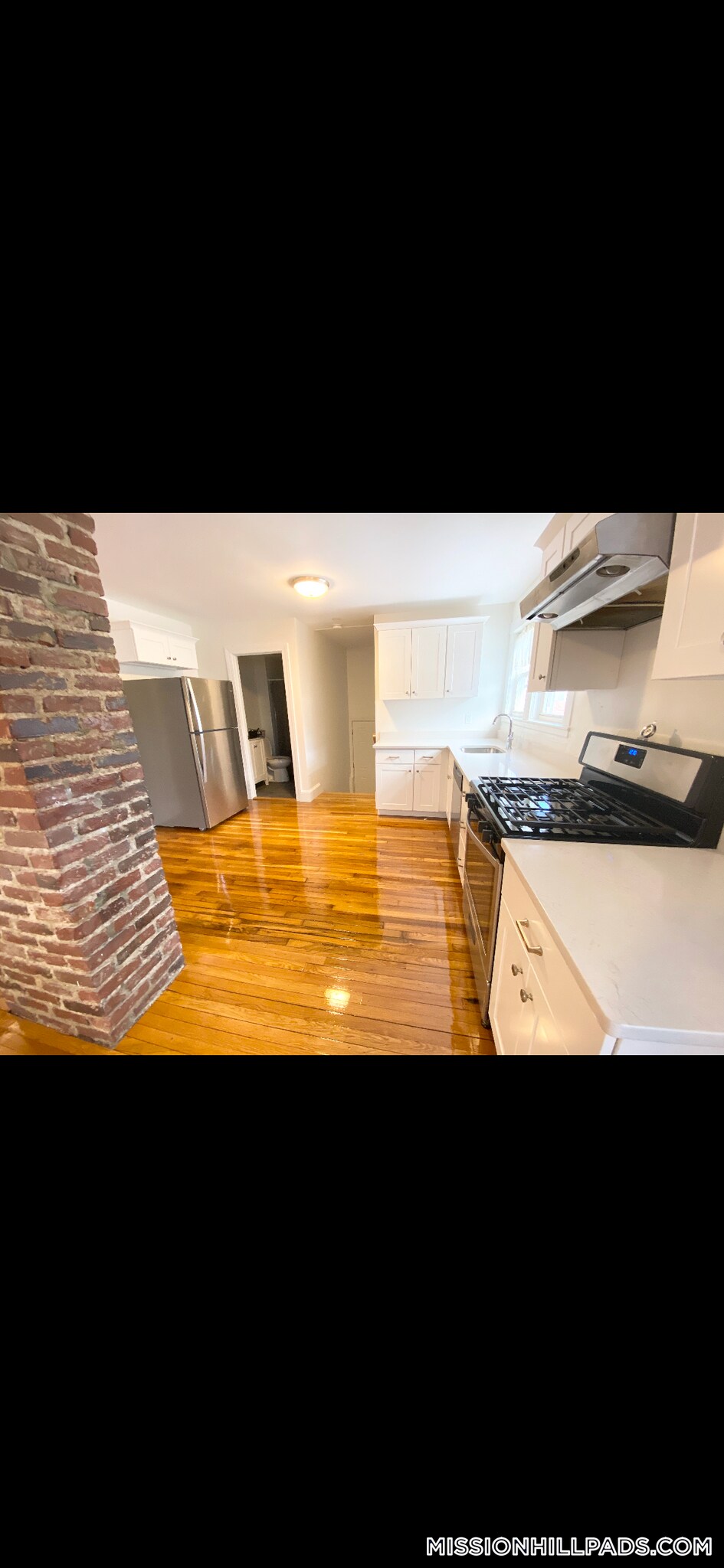 Building Photo - 183 Hillside St