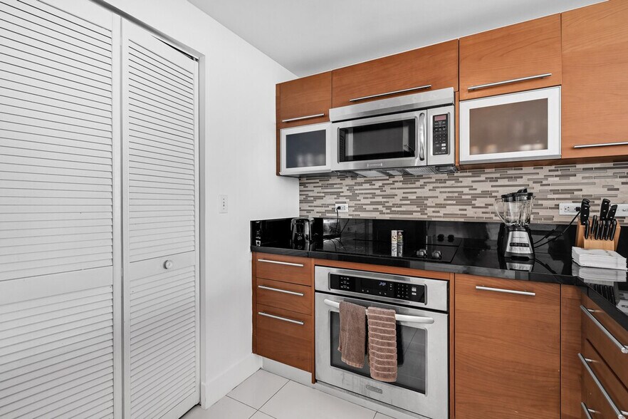 Building Photo - 141 NE 3rd Ave