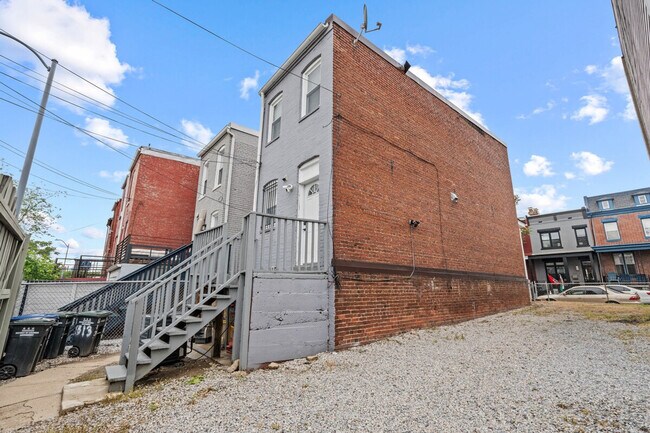 Building Photo - 651 Columbia Rd NW