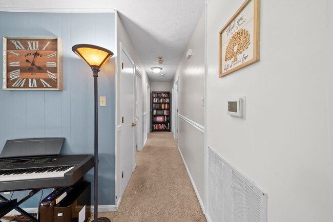 Building Photo - 3611 Bahama Dr