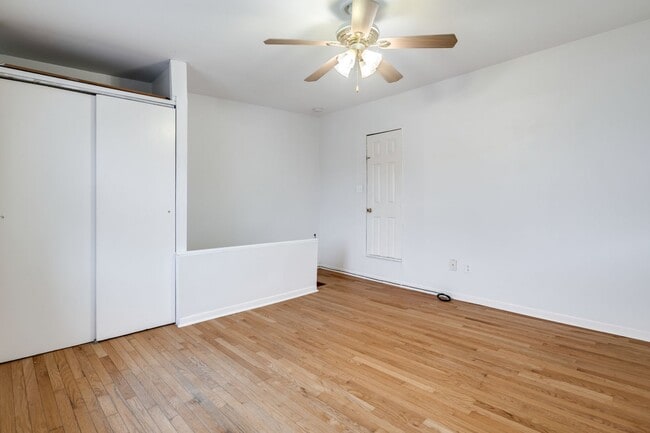 Building Photo - Three Bedroom South Philadelphia Home