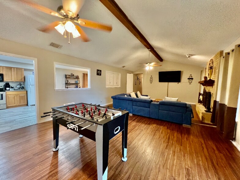 Building Photo - 13806 Wood Breeze