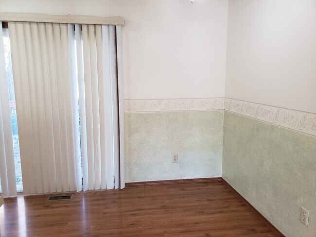 Building Photo - 7900 Barkwood Dr