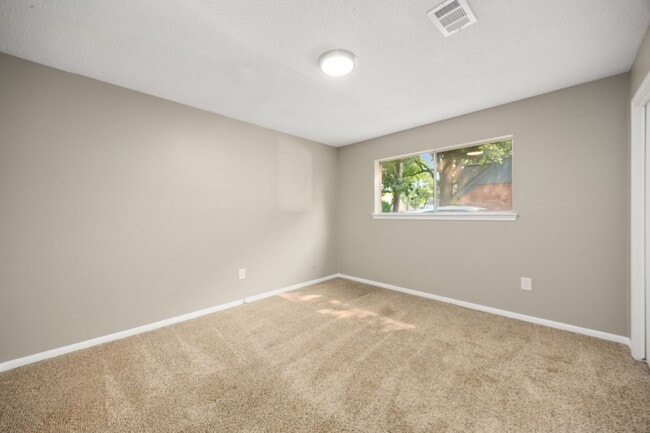 Building Photo - 5923 Pebble Springs Dr