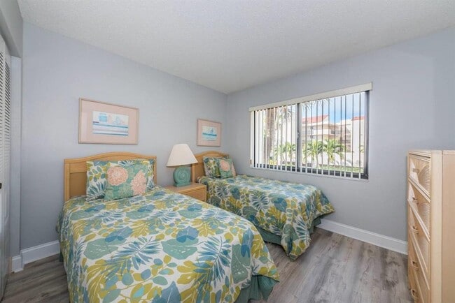 Building Photo - 5724 Del Sol Blvd