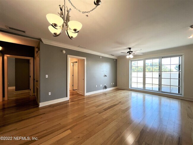 Building Photo - 1661 Riverside Ave