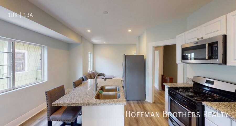 Building Photo - 1334 S Catalina St