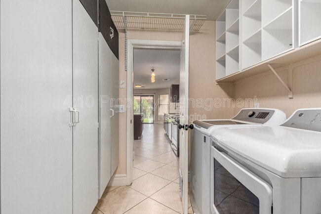 Building Photo - 3748 E Betsy Ln