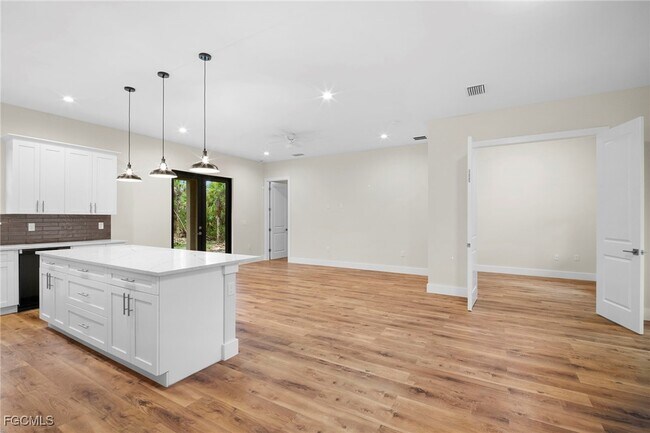 Building Photo - 3244 32nd Ave SE