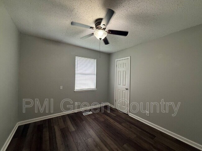Building Photo - 12427 E 11th Ct