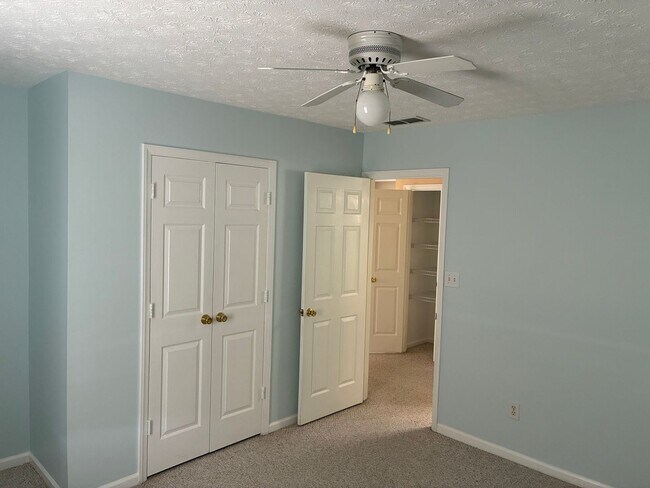 Building Photo - 3 Bed 2 Bath Newport Home Available now
