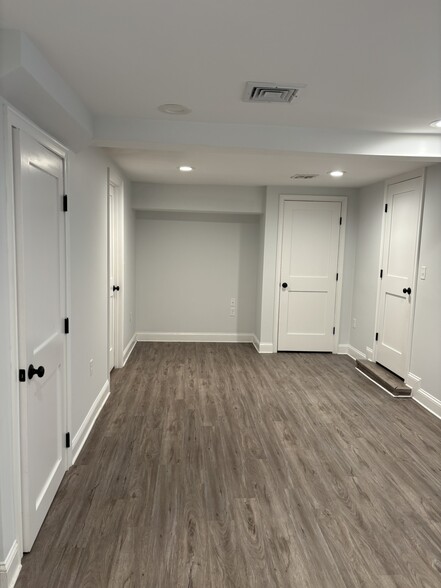 Building Photo - 168 Forest St