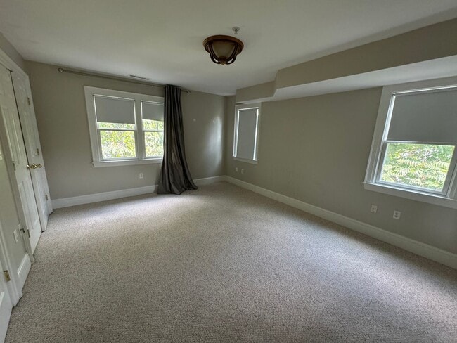 Building Photo - *NEW TO MARKET* - Marblehead Highlands Townhouse