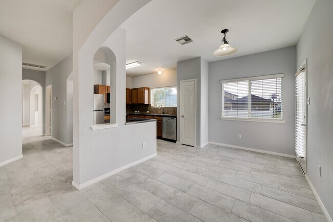 Building Photo - 6302 Provident Green Dr
