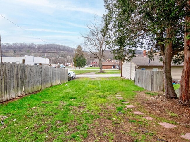 Building Photo - 2319 7th Ave