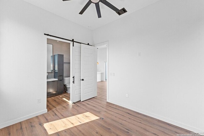 Building Photo - 108 Vine St