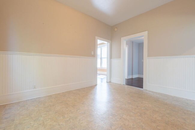 Building Photo - BEAUTIFUL Apartment in Downtown Suffolk!