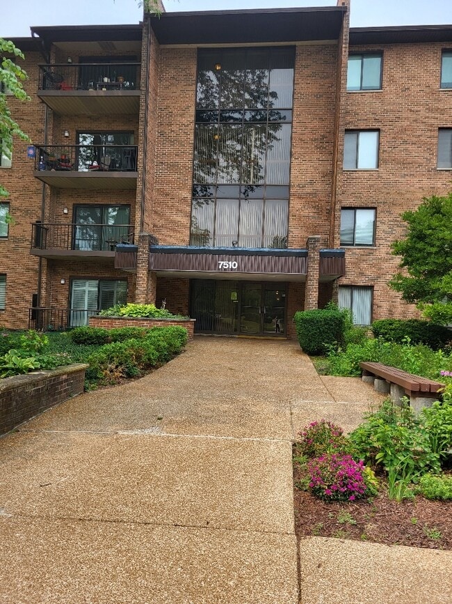 Primary Photo - 7510 Farmingdale Dr