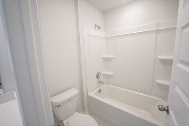 Building Photo - 225 Lillian St