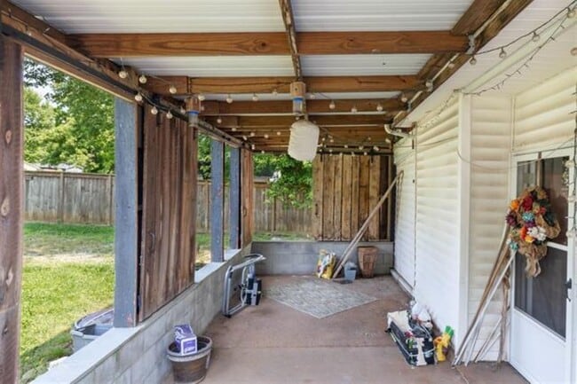 Building Photo - 292 Plum Springs Rd