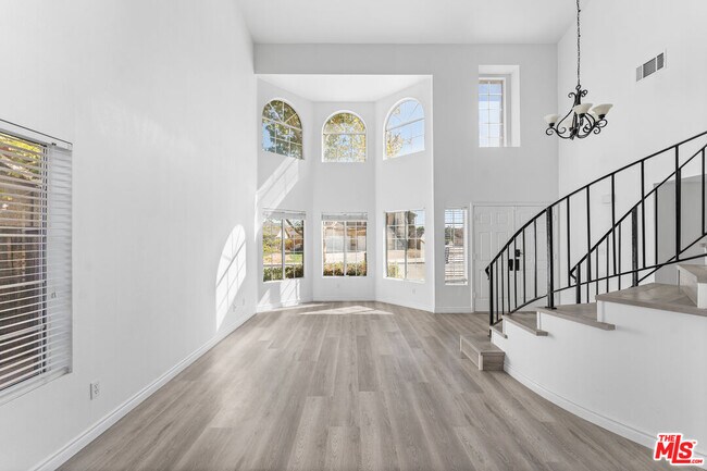 Building Photo - 37105 Zinnia St